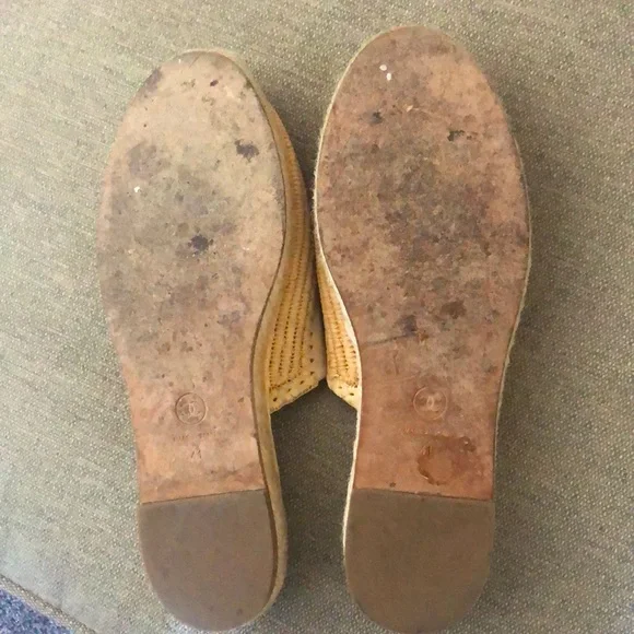 CHANEL SLIDES - Picture 2 of 11